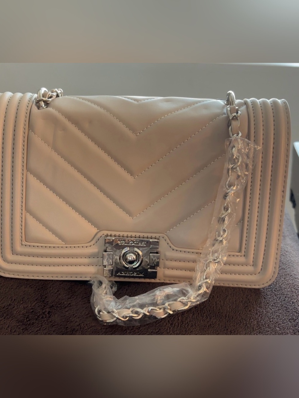 Badgley Mischka Cream Quilted Chain Shoulder Bag